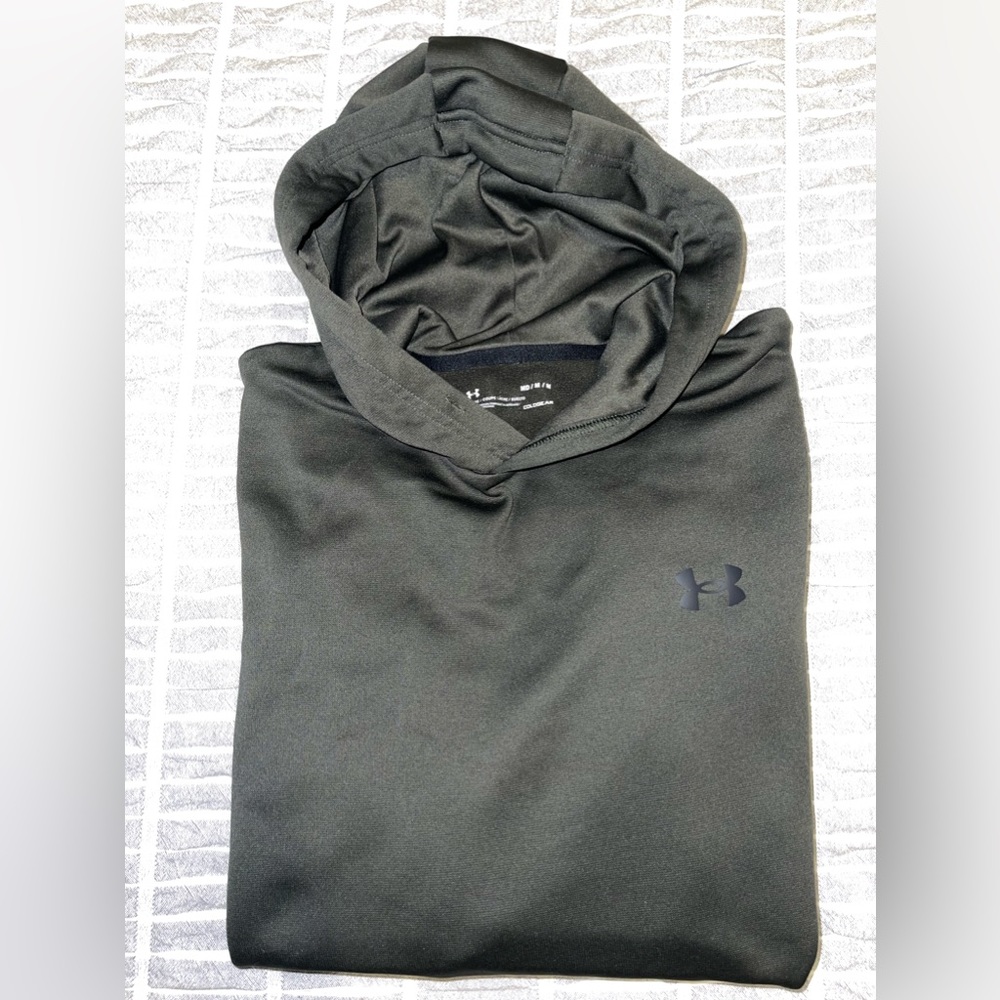 Like New Mens Under Armour Hoodie size Medium